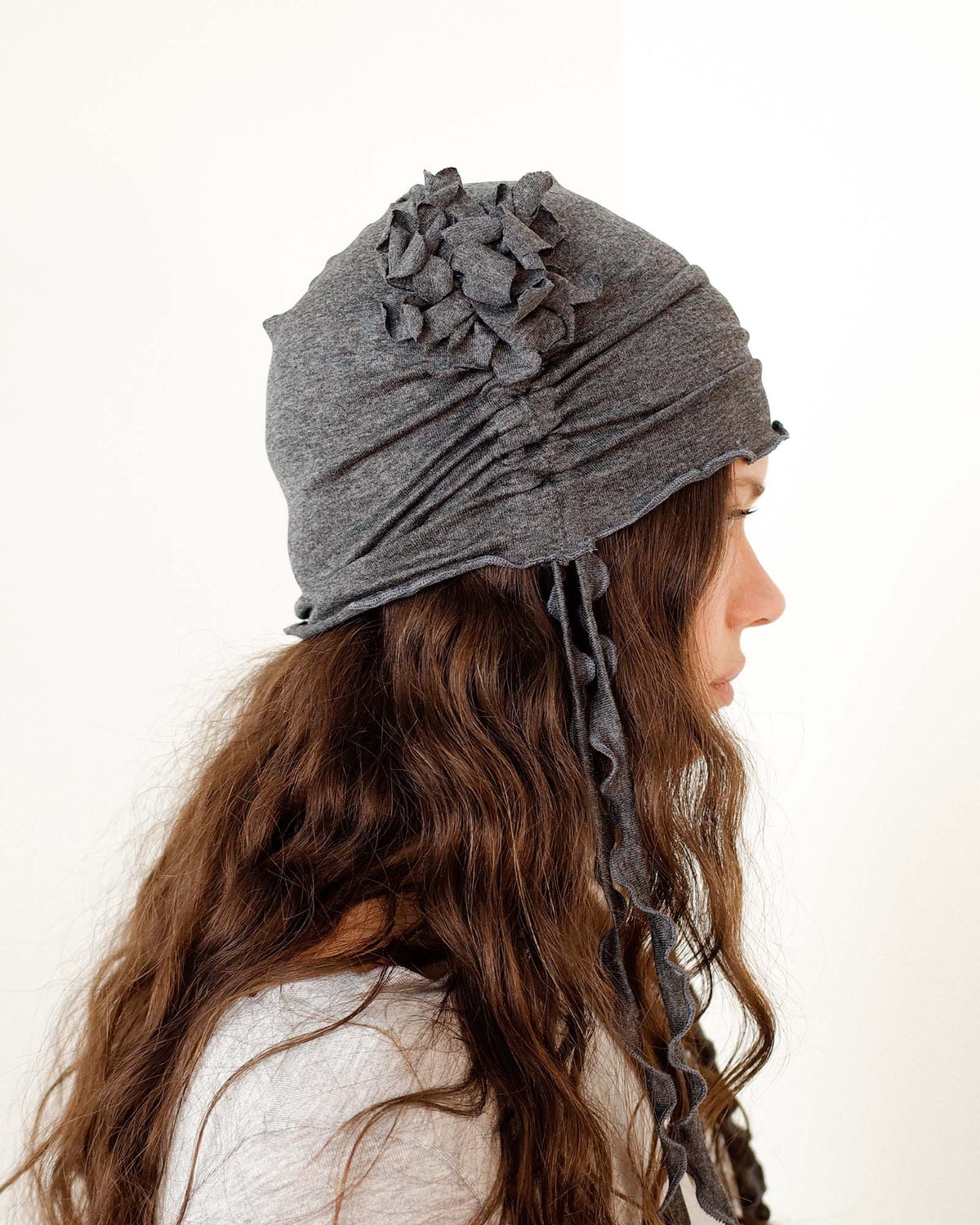 LOLA BEANIE IN CHARCOAL
