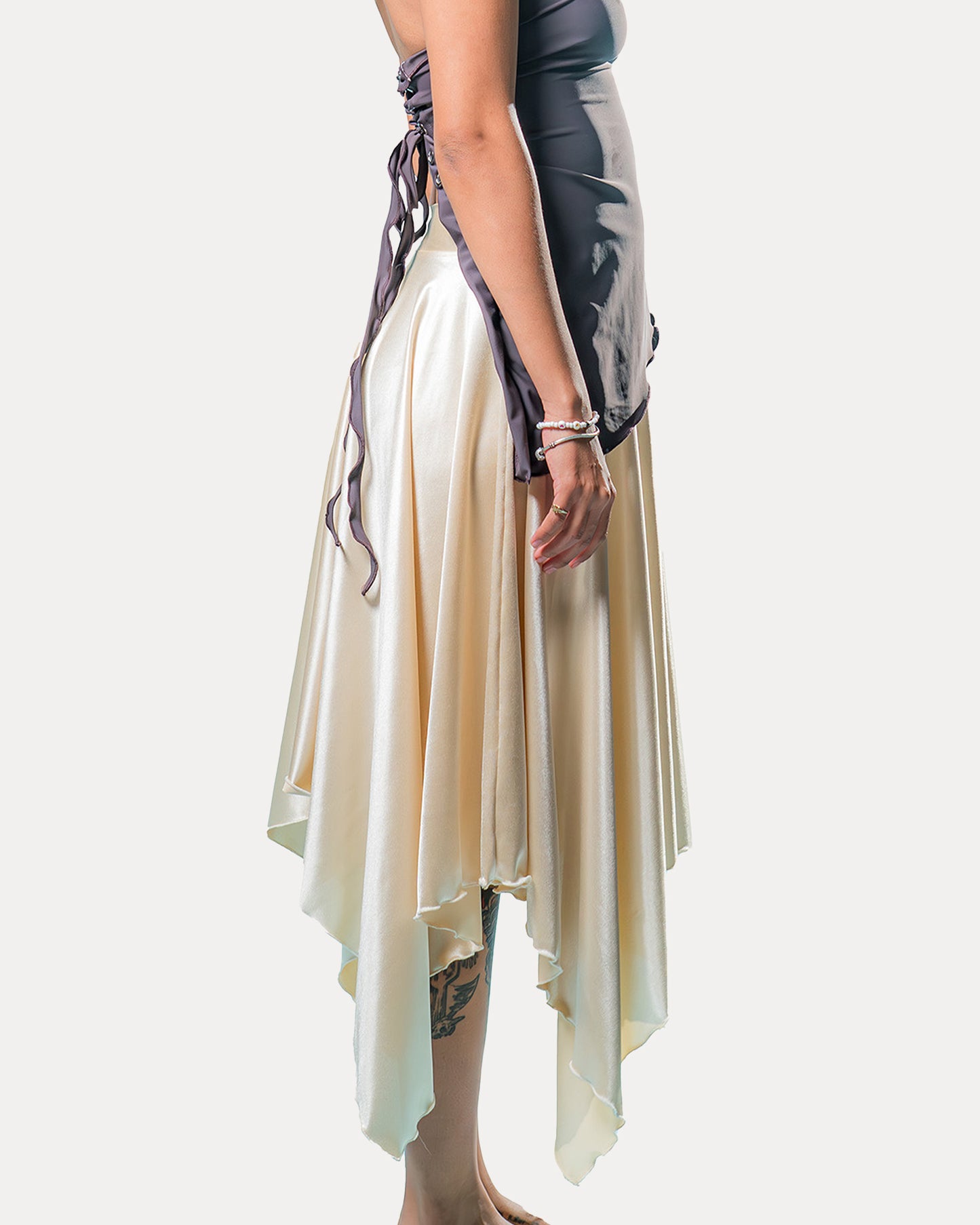 NIMARA SKIRT IN SATIN LYCRA